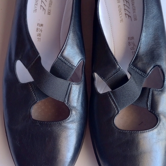 Mephisto Gazelle Black Leather Wedge - Picture 6 of 9